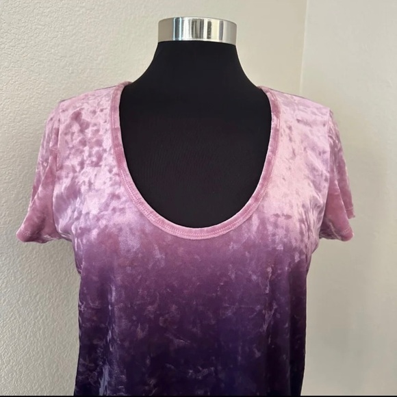 American Eagle Vintage Y2K halloween Pink Purple Ombré Velvet T
Shirt - Picture 2 of 10